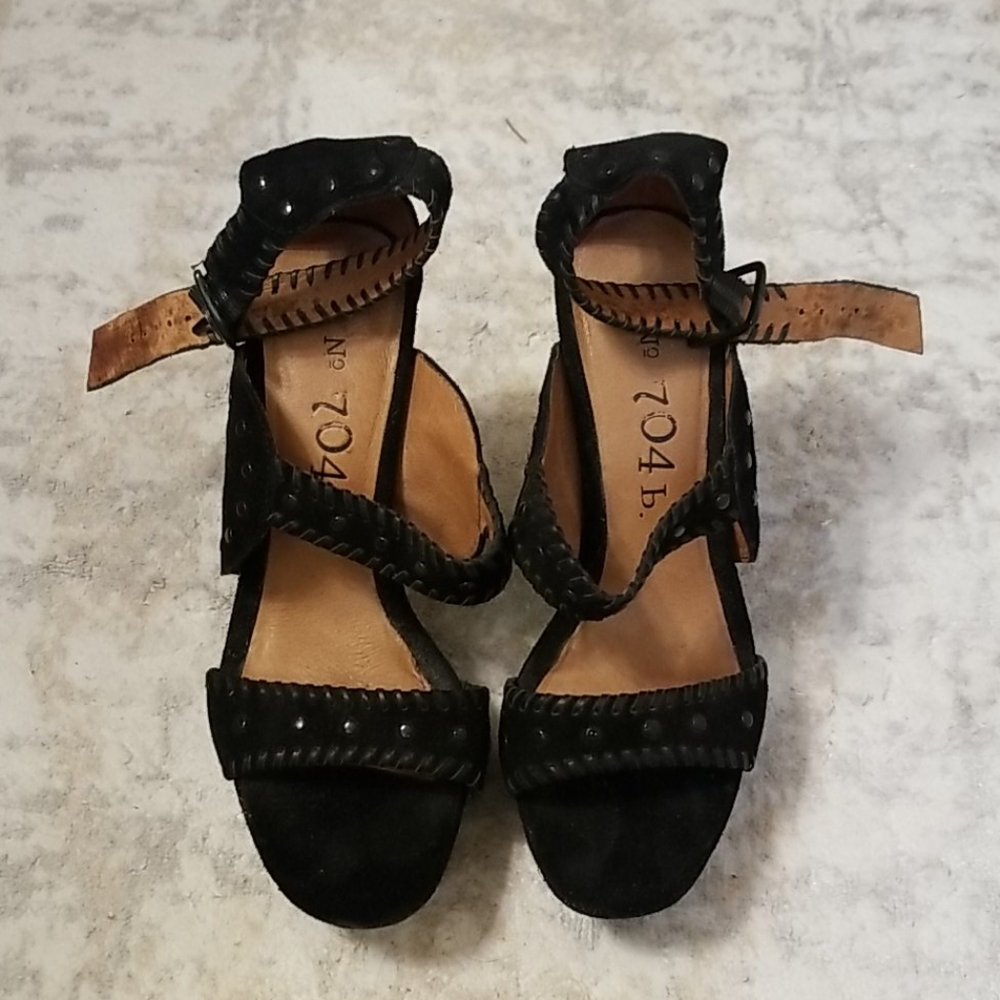 No. 704b Veronica black heel